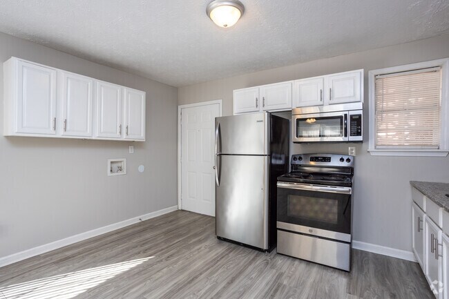 1BR, 1BA - 600SF - Kitchen/Dining