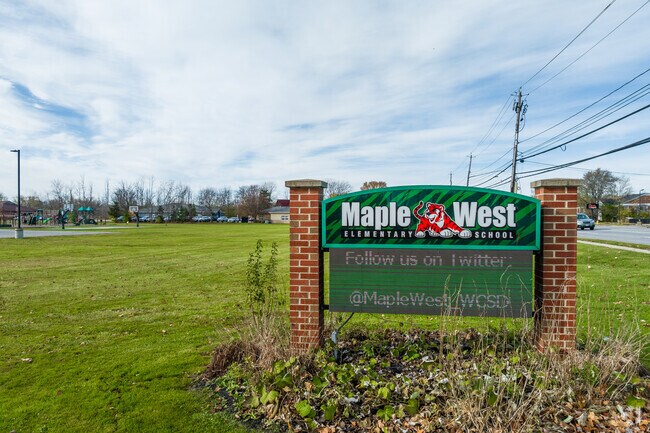 Maple West Elementary is located in Williamsville, NY and is the home of the Tigers.