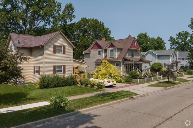 Closer to downtown you will find areas of renovated older homes side by side.