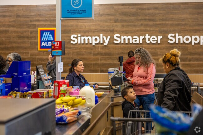 ALDI in El Vista has discount groceries at affordable prices.