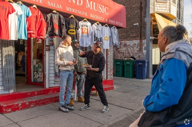 There are some unique fashion stores along Grant Street in Upper West Side.