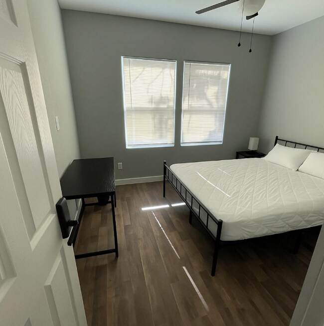 427 E Southcross Blvd, San Antonio, TX 78214 - photo 5