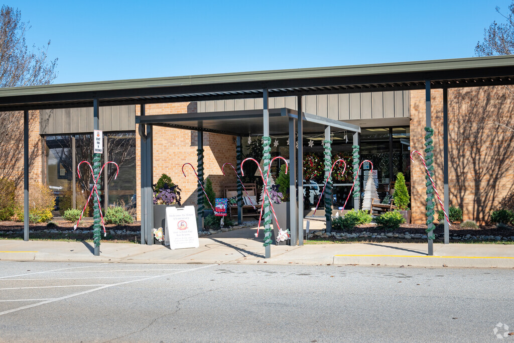 Mayo Elementary School provides education in 
Spartanburg.