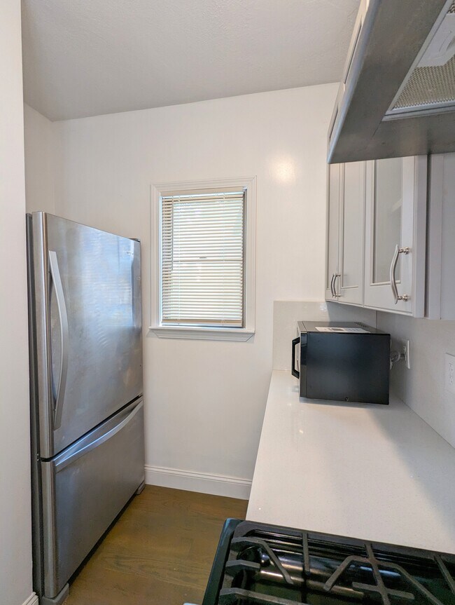 108 W Quincy St unit 108, Somerville, MA 02144 - photo 3