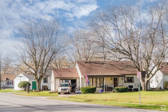 Just over 4200 people live in Pine Hill.