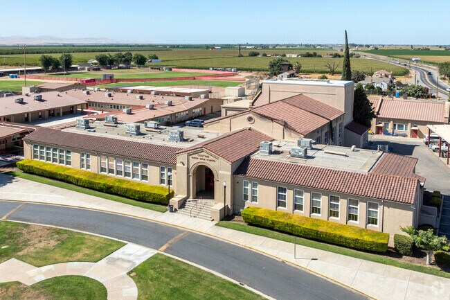 Gustine High School serves local students.