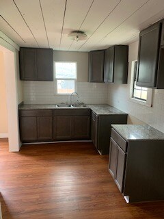 1021 N 27th St, Waco, TX 76707 - photo 2