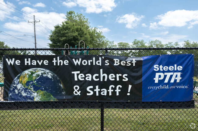 The student-teacher ratio at Steele Elementary School in Baldwin, NY is 11 to 1.
