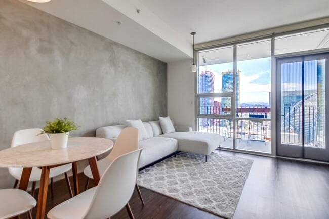 ICON unit 2103, San Diego, CA 92101 - photo 3