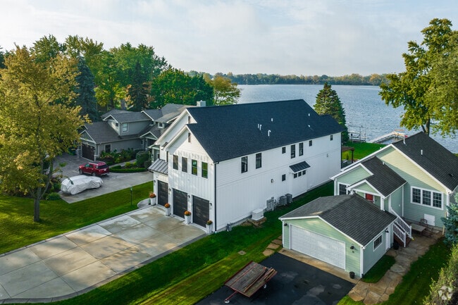 A row of homes by the lake enjoys easy water access for boating and fishing.