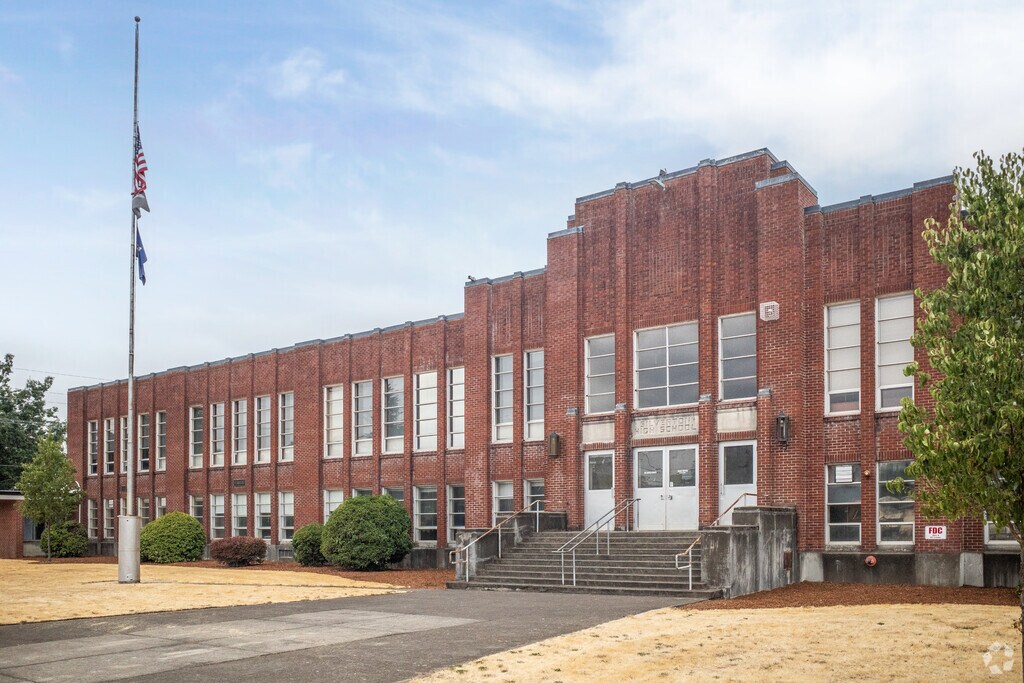 Silverton Middle School Is a Public Public Middle School in Silverton, Silverton OR.