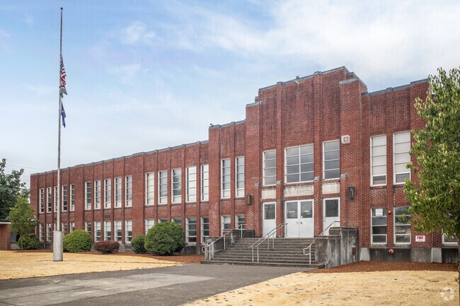 Silverton Middle School has 444 students in grades 6-8 in 2024, according to Niche.com.