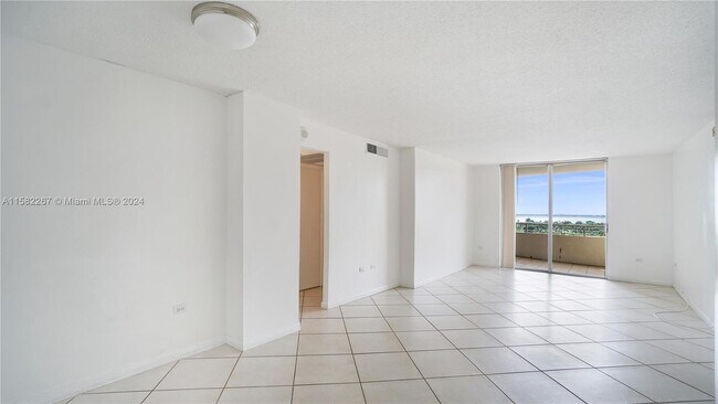 Oceanside Plaza unit 14T, Miami Beach, FL 33140 - photo 2