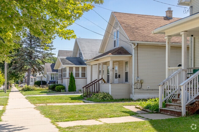 Midcentury homes line Sacred Heart’s sidewalks with porches and tidy yards.