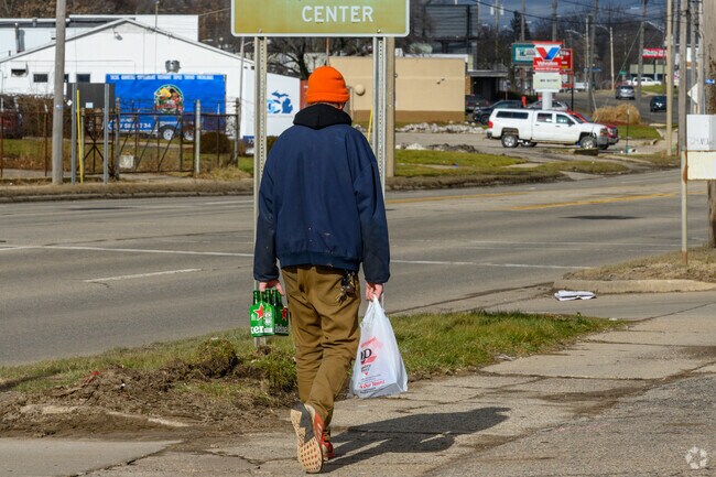 Convenience stores and supermarkets are common near Creston.