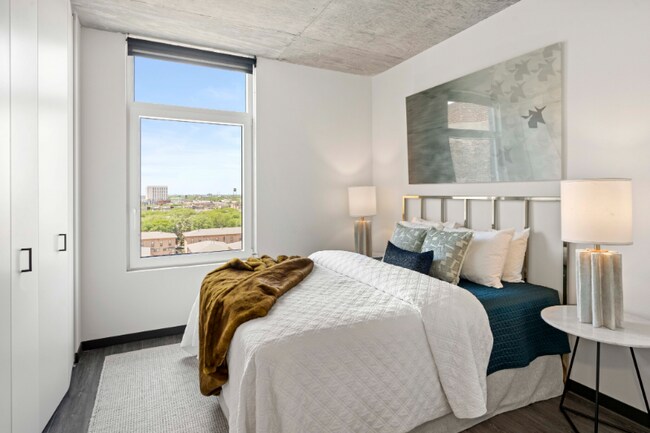 150 W Maypole Ave, Chicago, IL 60607 - photo 5