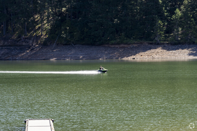 There are a lot of water sports activities at Ben Irving Reservoir.