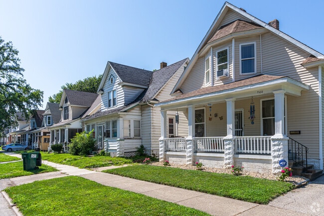Homes sell between $25,000 and $70,000 in Jasper Park.