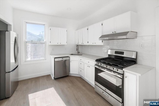 46 Garden Place, Edgewater, NJ 07020 - photo 4