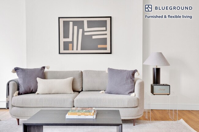 302 8th Ave unit FL3-ID739, New York, NY 10001 - photo 2