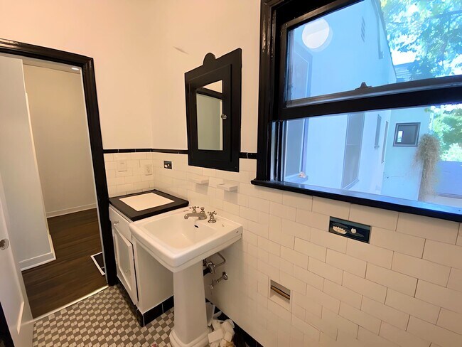 920 N Hoover St unit C, Los Angeles, CA 90029 - photo 7