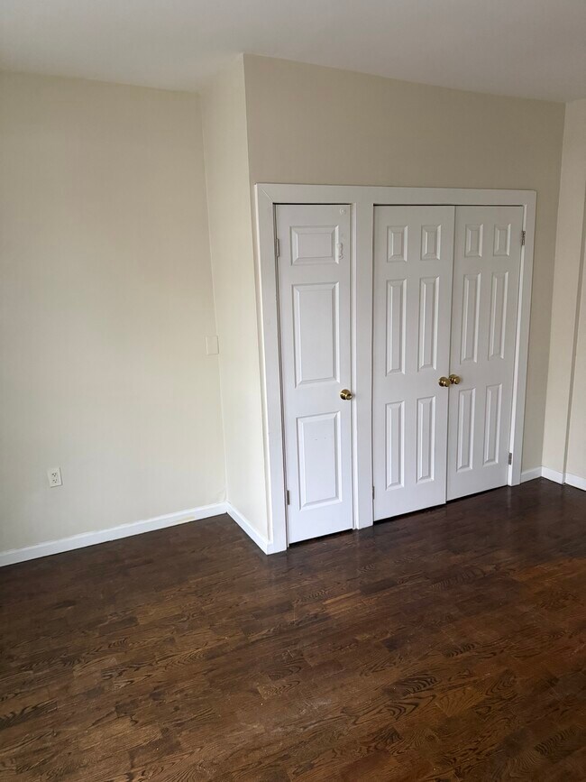 422 Jelliff Ave, Newark, NJ 07112 - photo 3