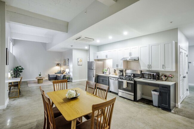 205 W 4th St unit ID1316454P, Cincinnati, OH 45202 - photo 2