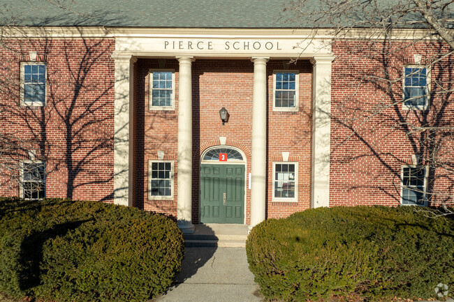 Pierce Elementary School is a public school in Manchester.