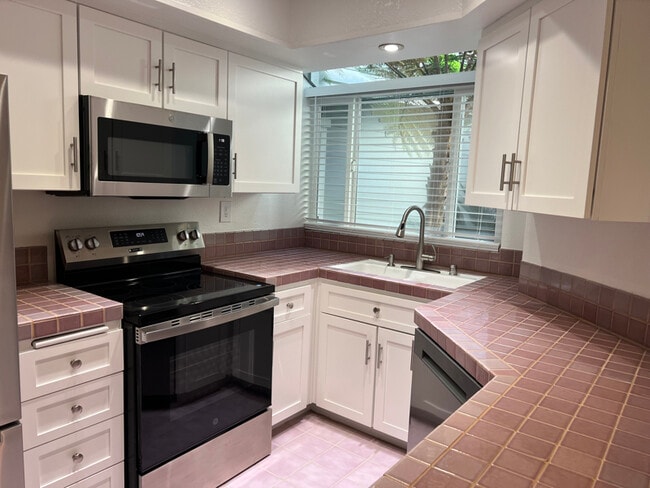 227 Santa Rosa Ct, Laguna Beach, CA 92651 - photo 5