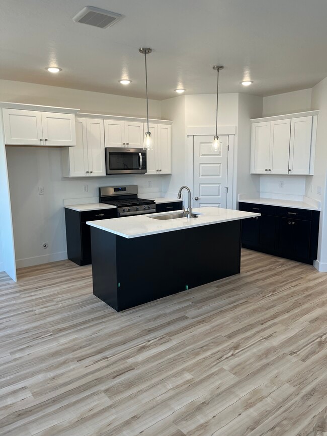 1576 W Banner Dr, Saratoga Springs, UT 84045 - photo 2