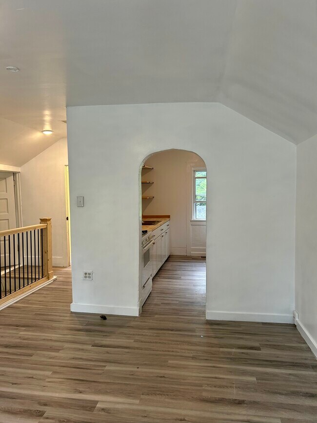 421 W Bond St unit 421 Upper, Hastings, MI 49058 - photo 3