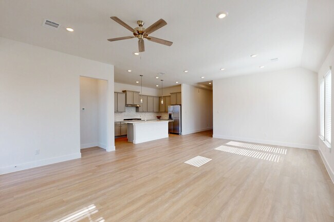 110 Orange Blossom Ct unit 36488396, Mont Belvieu, TX 77535 - photo 2