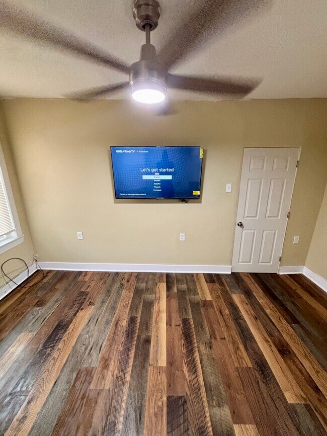 1514 W Champlost Ave unit 2nd Floor Rear, Philadelphia, PA 19141 - photo 3