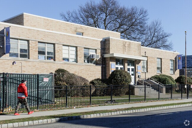 French American Academy of Englewood, NJ has a student-teacher ratio of 5 to 1.