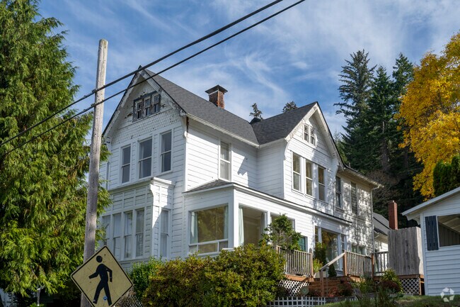 There are some very beautiful homes in the Gardener neighborhood