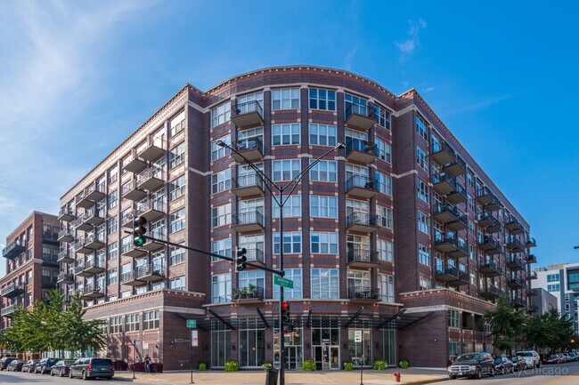 West Loop Gate unit 724, Chicago, IL 60607 - photo 2