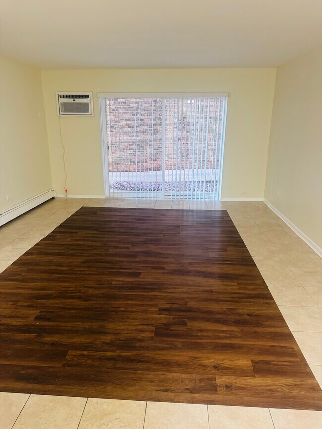 8970 N Parkside Ave unit C105, Des Plaines, IL 60016 - photo 7