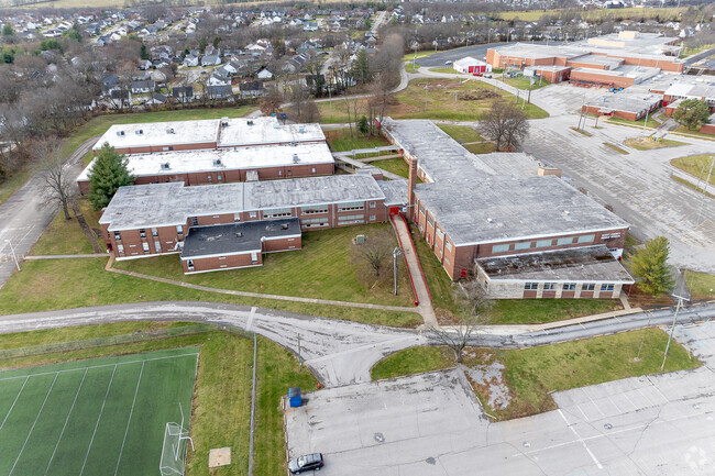The student population of Scott County Middle School is 889 and the school serves 6-8.
