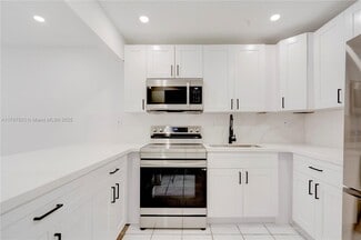 6095 W 18th Ave Unit 220, Hialeah, FL 33012
