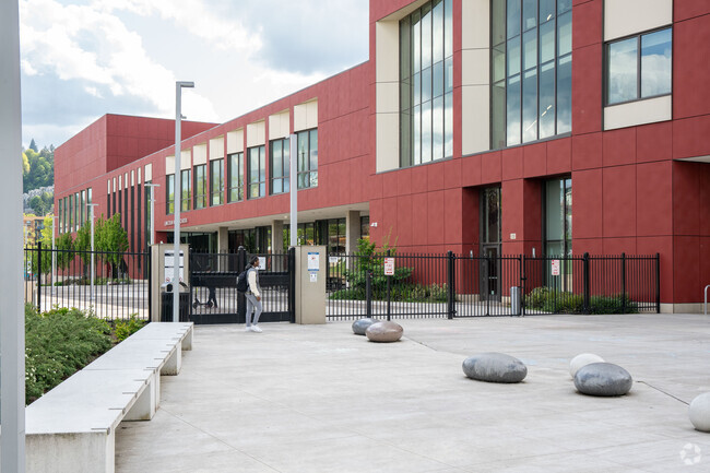 Lincoln High School 02