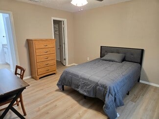 1560 7th Ave, Deland, FL 32724