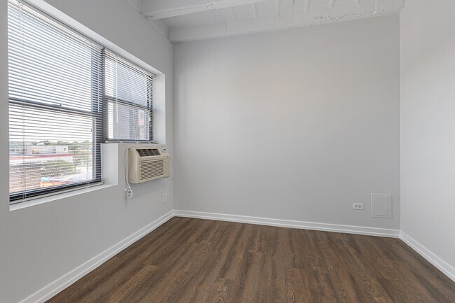 5722 N Winthrop Ave unit 408, Chicago, IL 60660 - photo 7