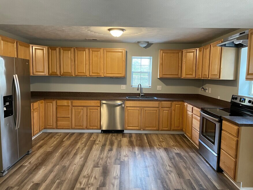 20760 Poplar Ridge Rd unit B, Lexington Park, MD 20653 - photo 1