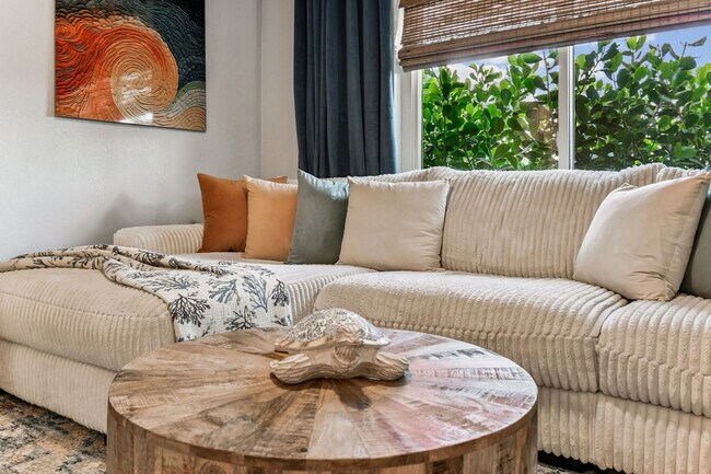 11250 2nd St E unit ID1314700P, Treasure Island, FL 33706 - photo 4