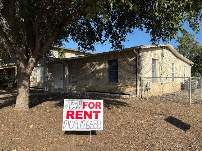 202 Florencia Ave, San Antonio, TX 78228 - photo 2