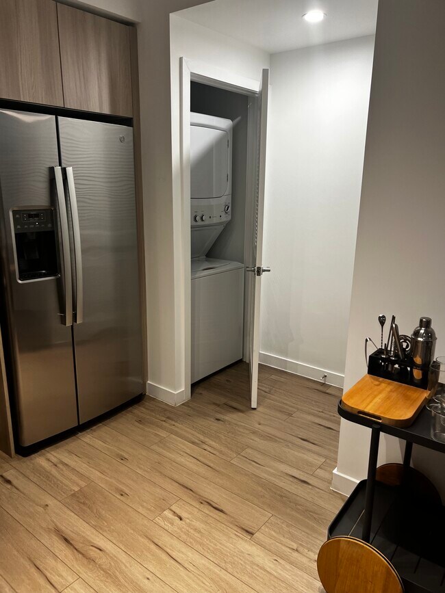 670 W 74th Place unit B1, Hialeah, FL 33014 - photo 2