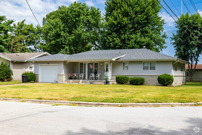 Older ranch homes with modern touches can be found in Parkwood.