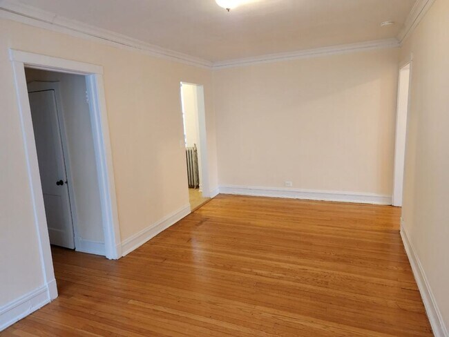 7502 N Hoyne Ave unit 10-3, Chicago, IL 60645 - photo 5