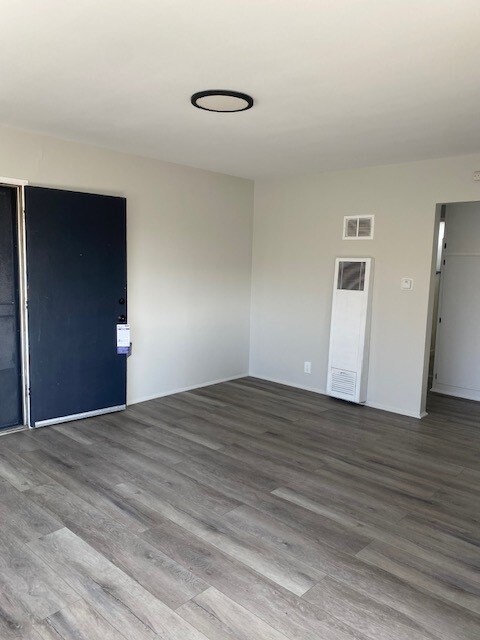 11643 Eucalyptus Ave unit D, Hawthorne, CA 90250 - photo 3