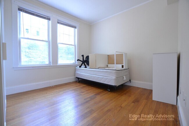 49 Radnor Rd unit 1, Brighton, MA 02135 - photo 7
